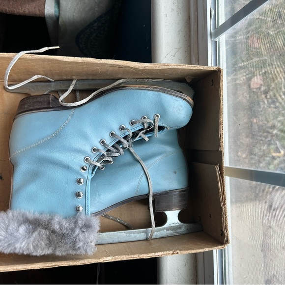 Vintage Indian Head Ice Skates - Picture 2 of 4